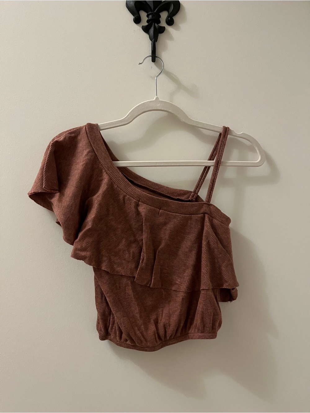 Women’s One-Shoulder Ruffle Top in Mauve